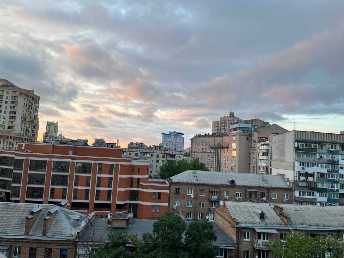 Продаж 3-кімнатної квартири 103.5 м², Дмитрівська вул., 82