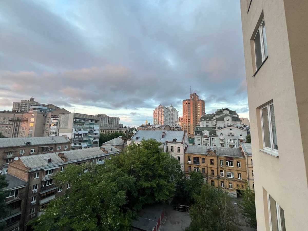Продаж 3-кімнатної квартири 103.5 м², Дмитрівська вул., 82