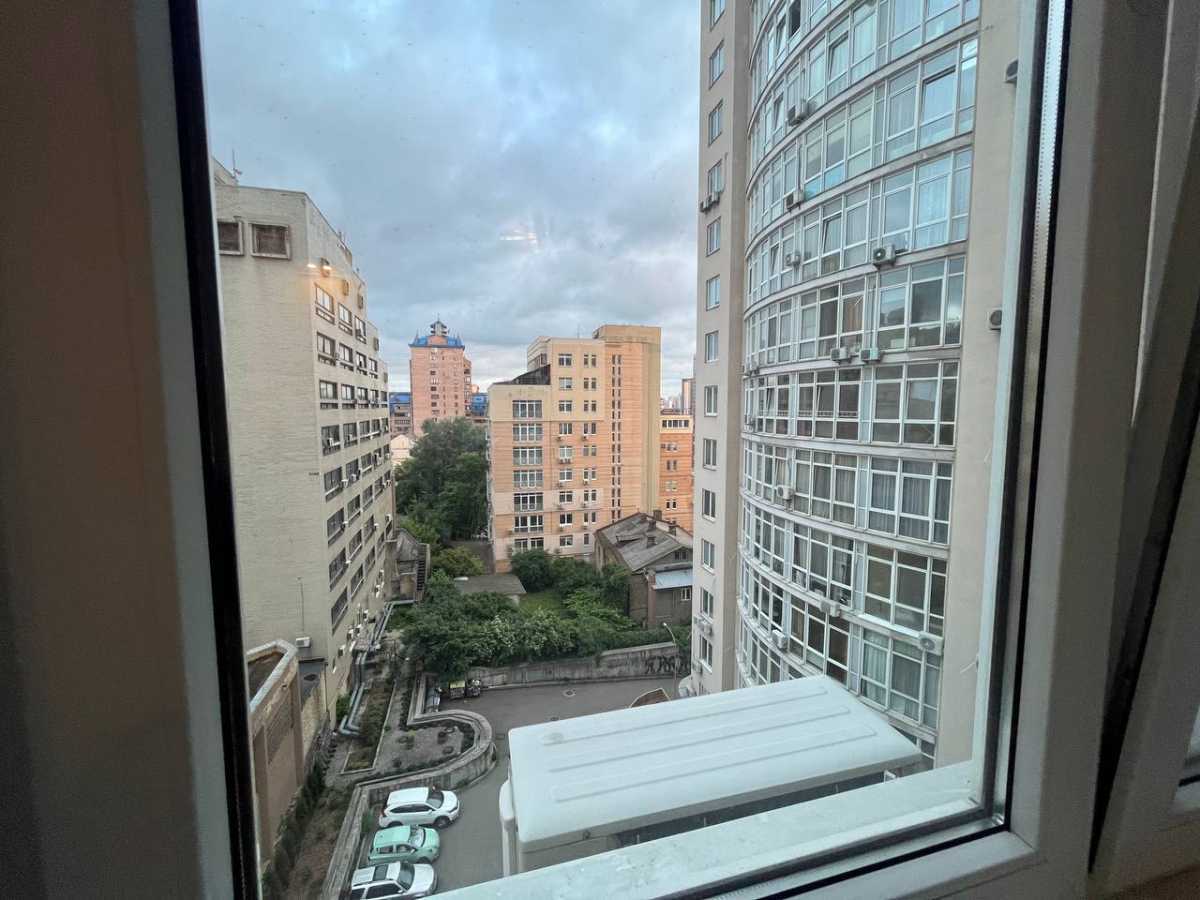 Продаж 3-кімнатної квартири 103.5 м², Дмитрівська вул., 82