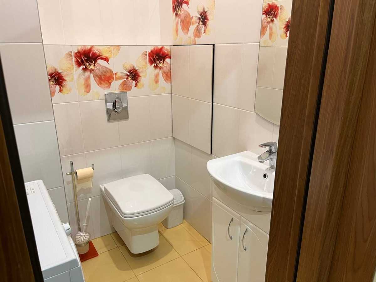 Продаж 3-кімнатної квартири 103.5 м², Дмитрівська вул., 82