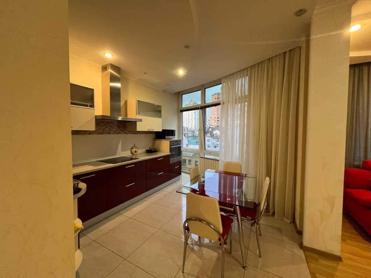 Продаж 3-кімнатної квартири 103.5 м², Дмитрівська вул., 82