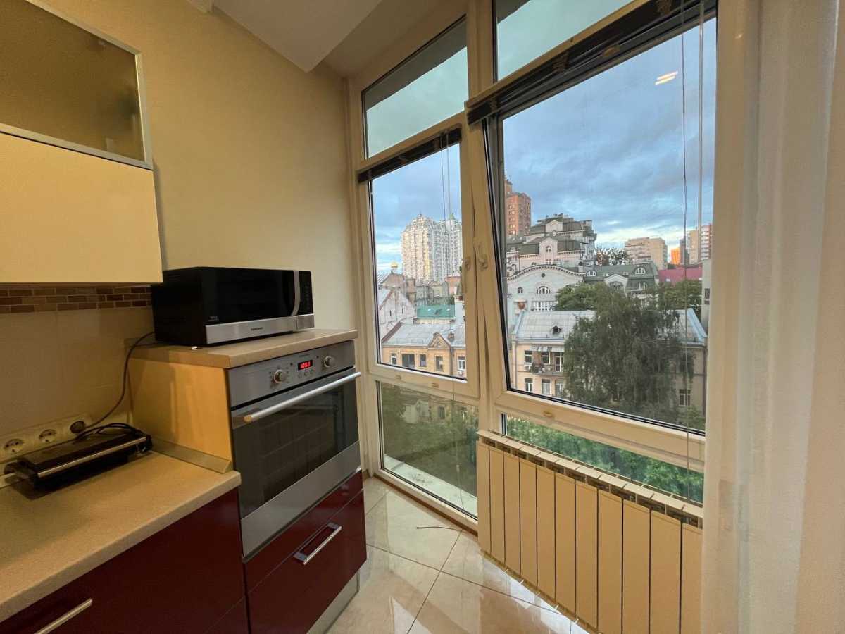 Продаж 3-кімнатної квартири 103.5 м², Дмитрівська вул., 82