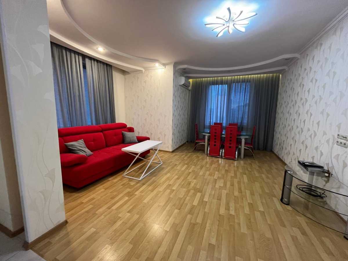 Продаж 3-кімнатної квартири 103.5 м², Дмитрівська вул., 82