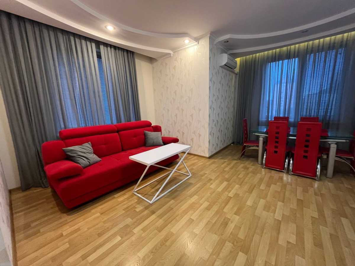 Продаж 3-кімнатної квартири 103.5 м², Дмитрівська вул., 82