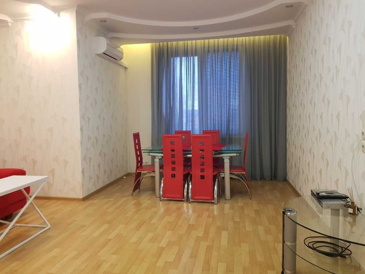 Продаж 3-кімнатної квартири 103.5 м², Дмитрівська вул., 82