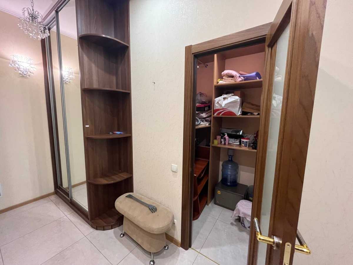 Продаж 3-кімнатної квартири 103.5 м², Дмитрівська вул., 82