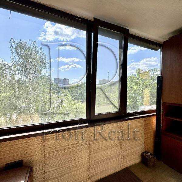 Продаж 3-кімнатної квартири 73 м², Симиренка вул., 14/9