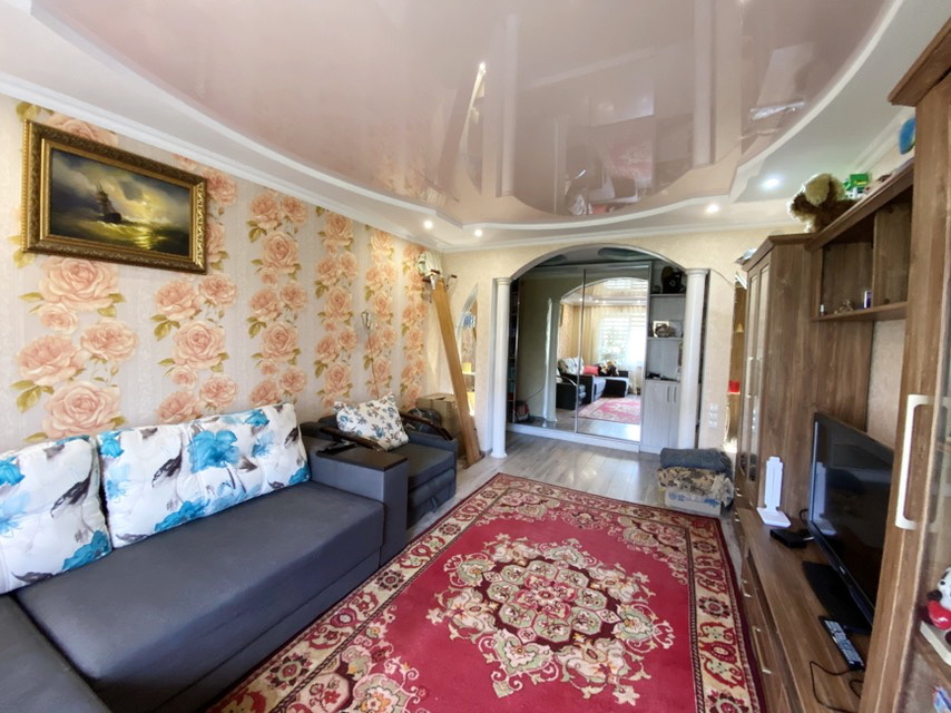 Продажа 2-комнатной квартиры 55 м², Лазурная ул.