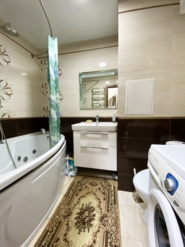 Продажа 2-комнатной квартиры 55 м², Лазурная ул.