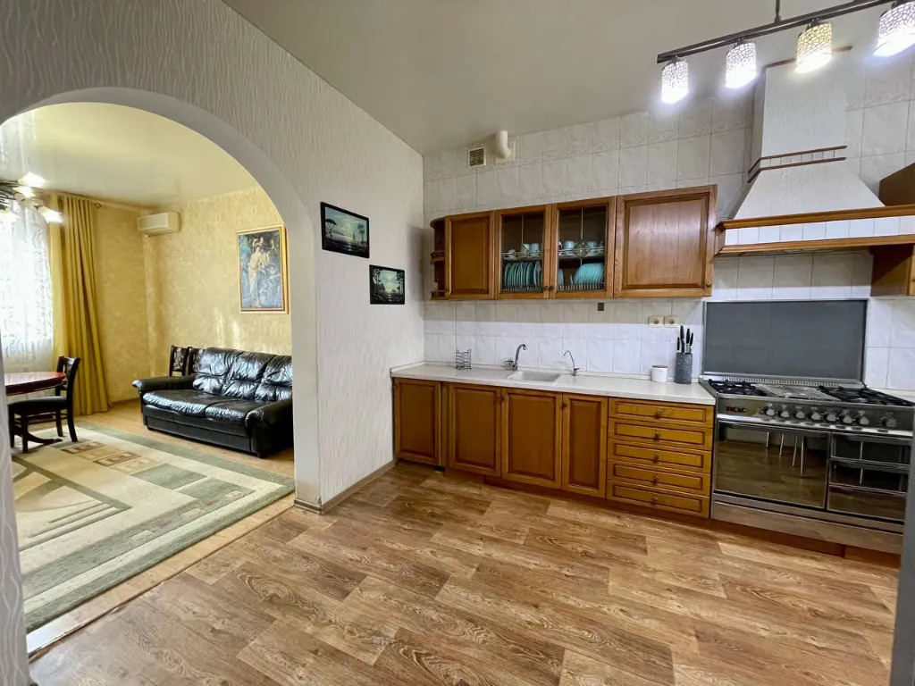 Аренда дома 280 м², Владимира Моссаковского ул., 30А