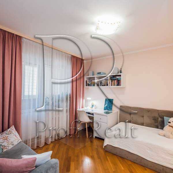 Продаж 2-кімнатної квартири 60 м², Миколи Матеюка вул., 5А