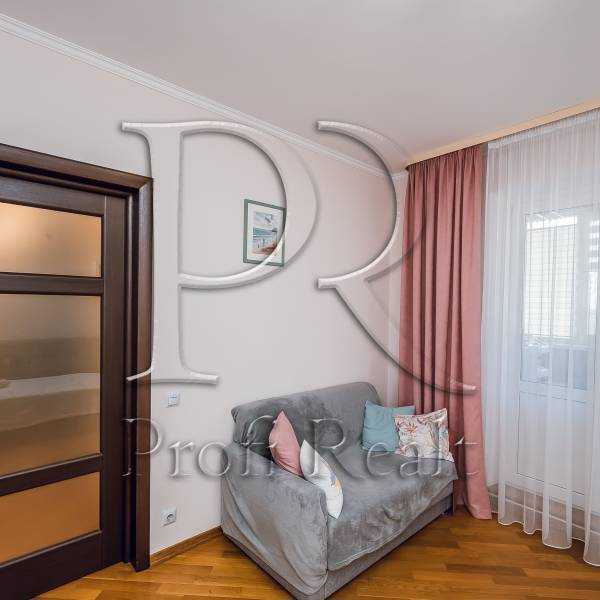 Продаж 2-кімнатної квартири 60 м², Миколи Матеюка вул., 5А