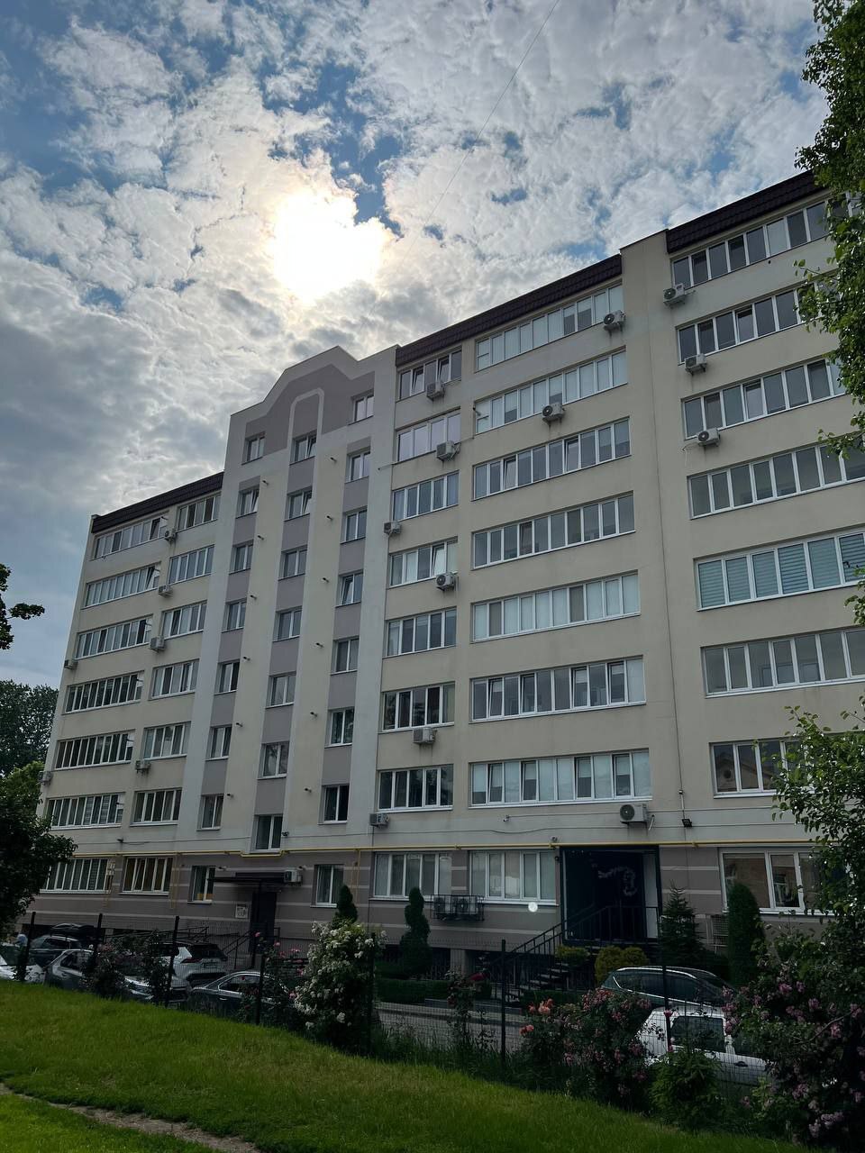 Продаж 1-кімнатної квартири 50.4 м², Інститутський пров.