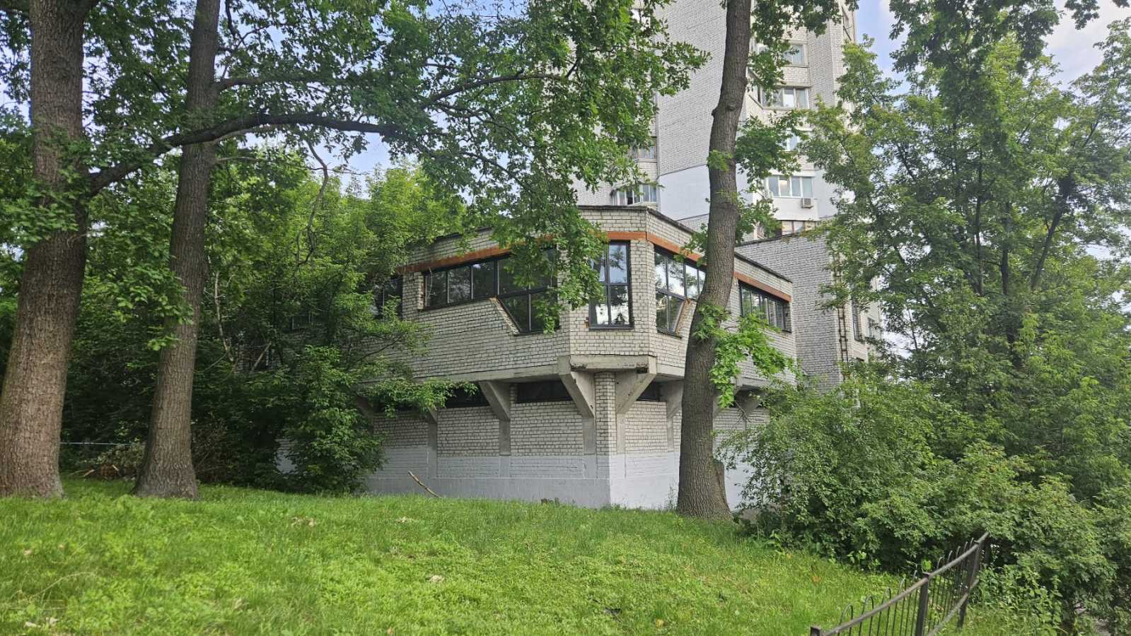 Аренда помещения свободного назначения 1000 м², Львовская ул., 59А