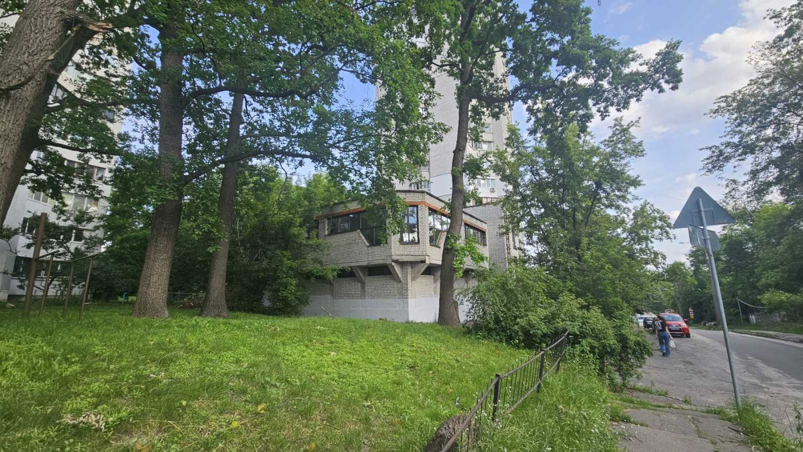 Аренда помещения свободного назначения 1000 м², Львовская ул., 59А