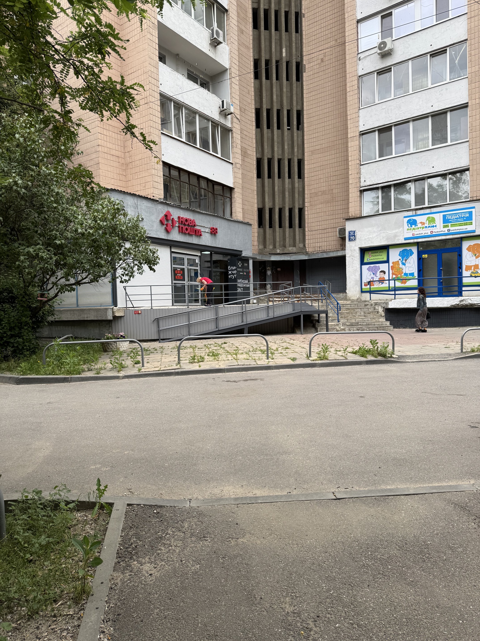 Продажа 3-комнатной квартиры 67.5 м², Науки просп., 70