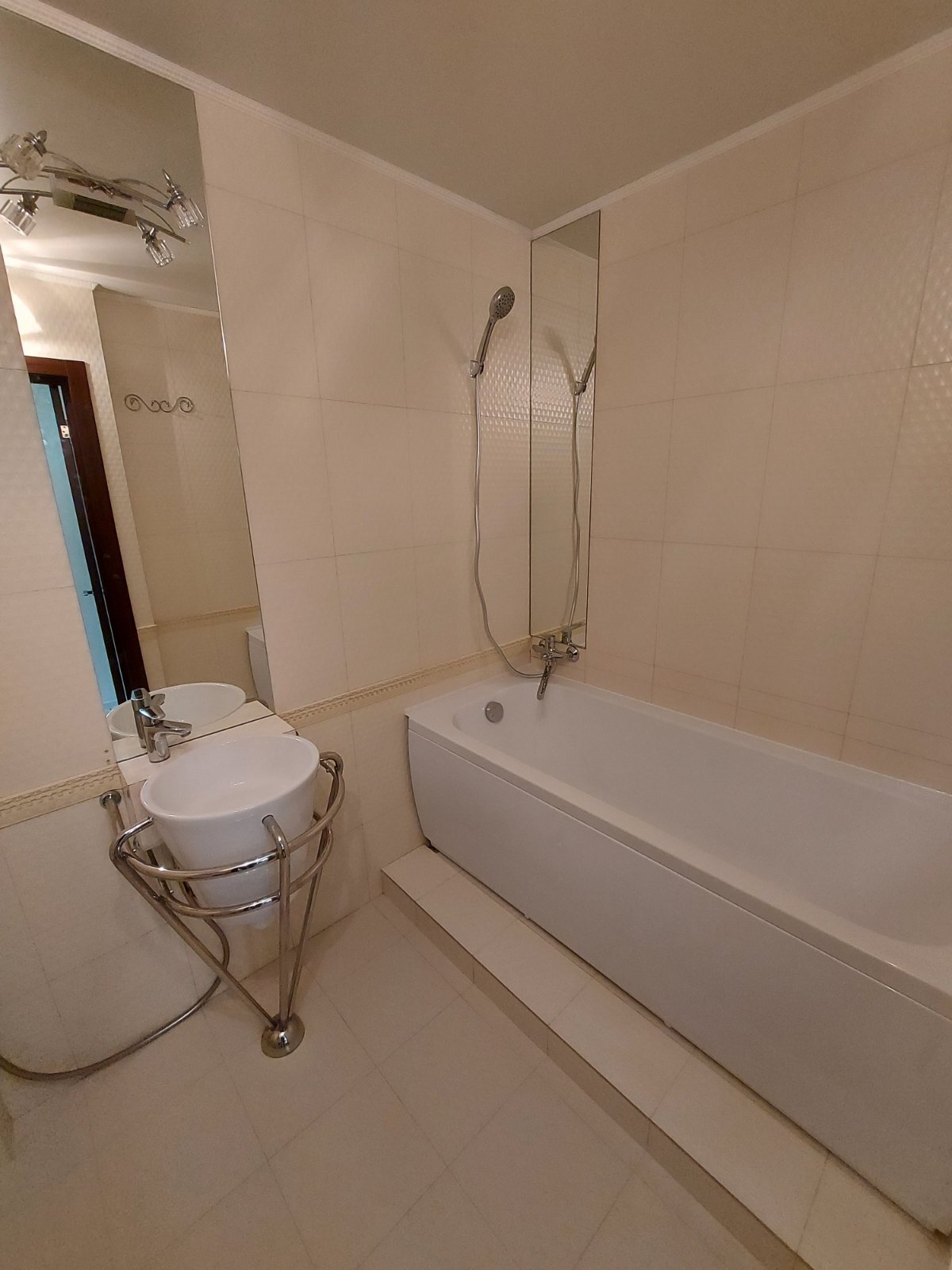 Аренда 3-комнатной квартиры 80 м², Академика Королева ул., 48