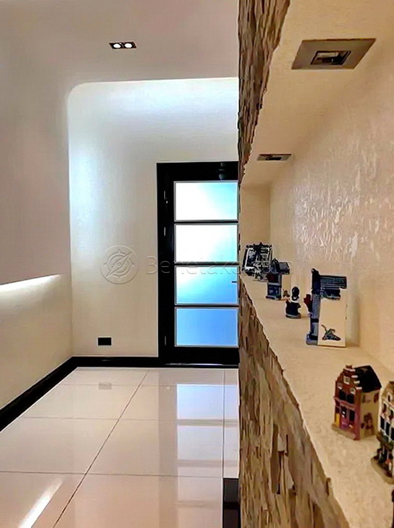 Аренда 5-комнатной квартиры 300 м², Генуэзская ул.