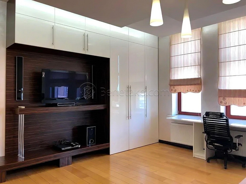 Аренда 5-комнатной квартиры 300 м², Генуэзская ул.