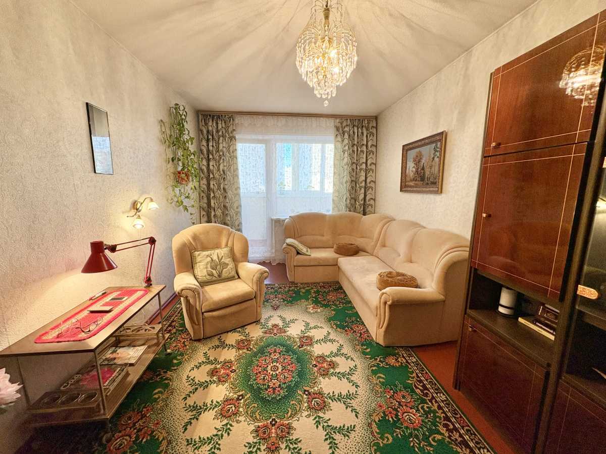 Продаж 3-кімнатної квартири 73 м², Ревуцького вул.