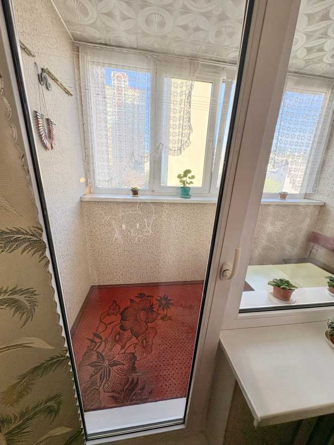 Продаж 3-кімнатної квартири 73 м², Ревуцького вул.