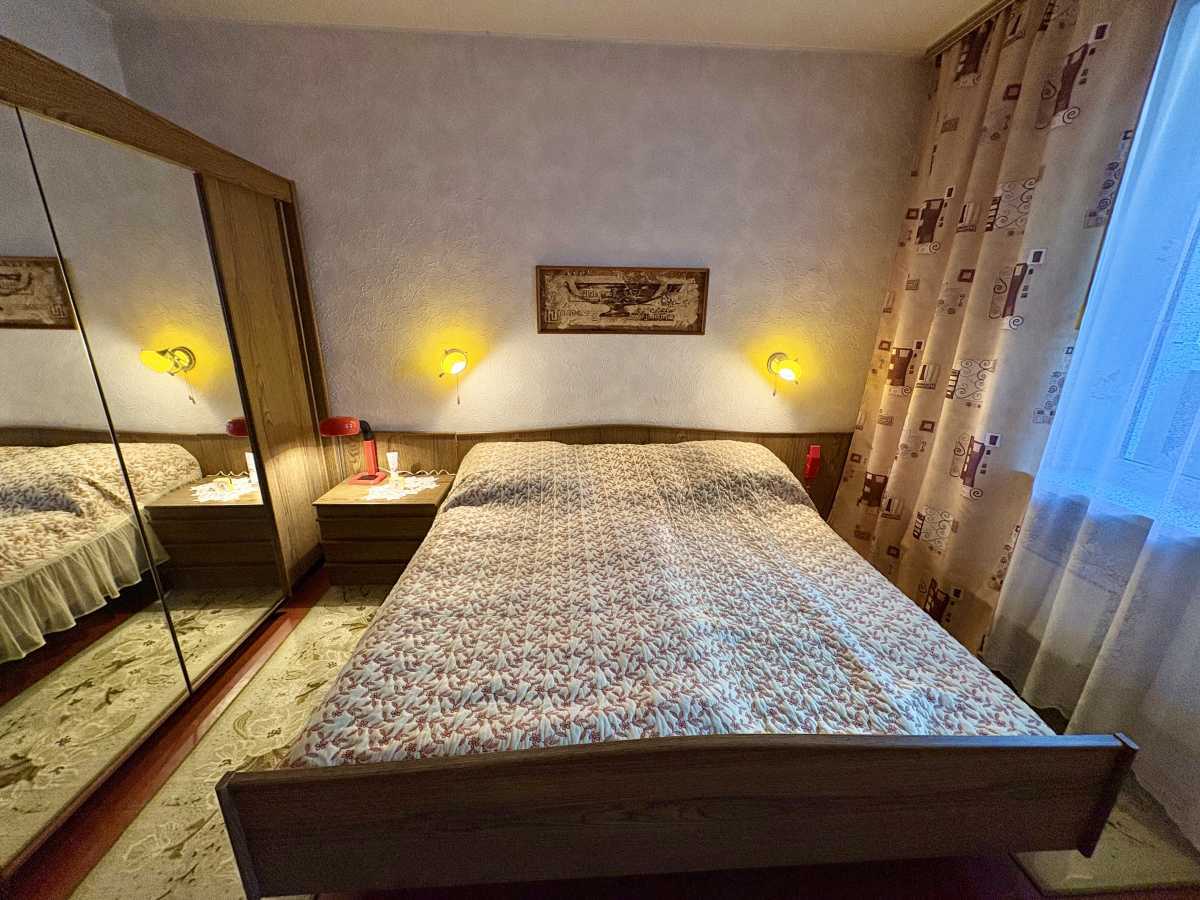 Продаж 3-кімнатної квартири 73 м², Ревуцького вул.