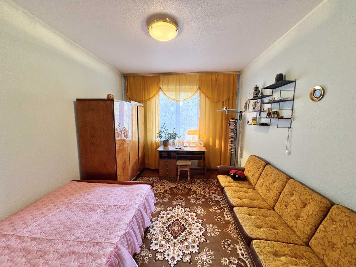 Продаж 3-кімнатної квартири 73 м², Ревуцького вул.