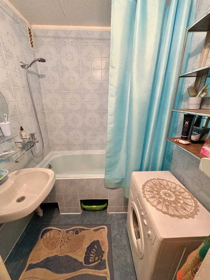 Продаж 3-кімнатної квартири 73 м², Ревуцького вул.