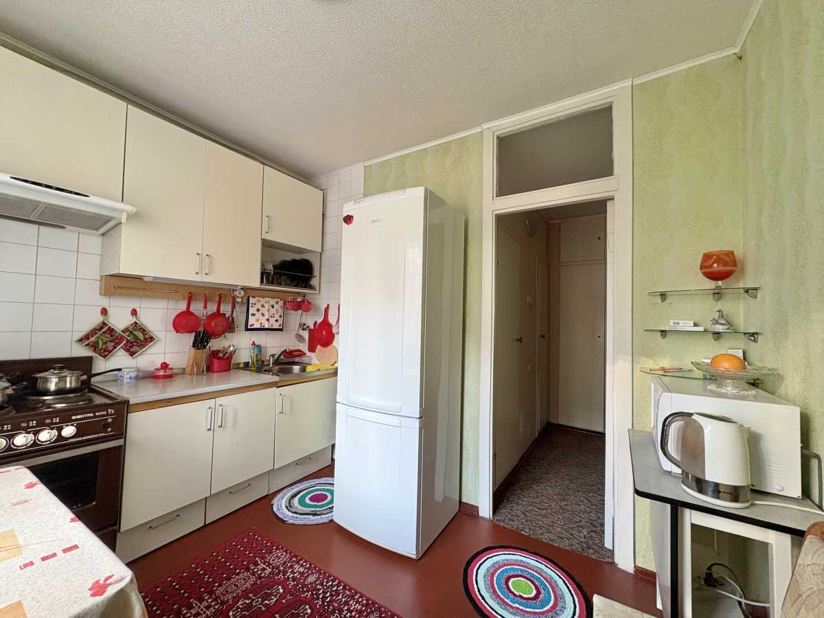 Продаж 3-кімнатної квартири 73 м², Ревуцького вул.