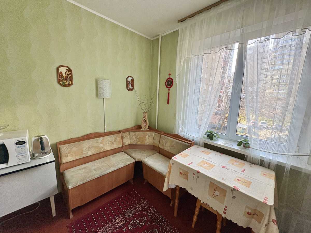 Продаж 3-кімнатної квартири 73 м², Ревуцького вул.