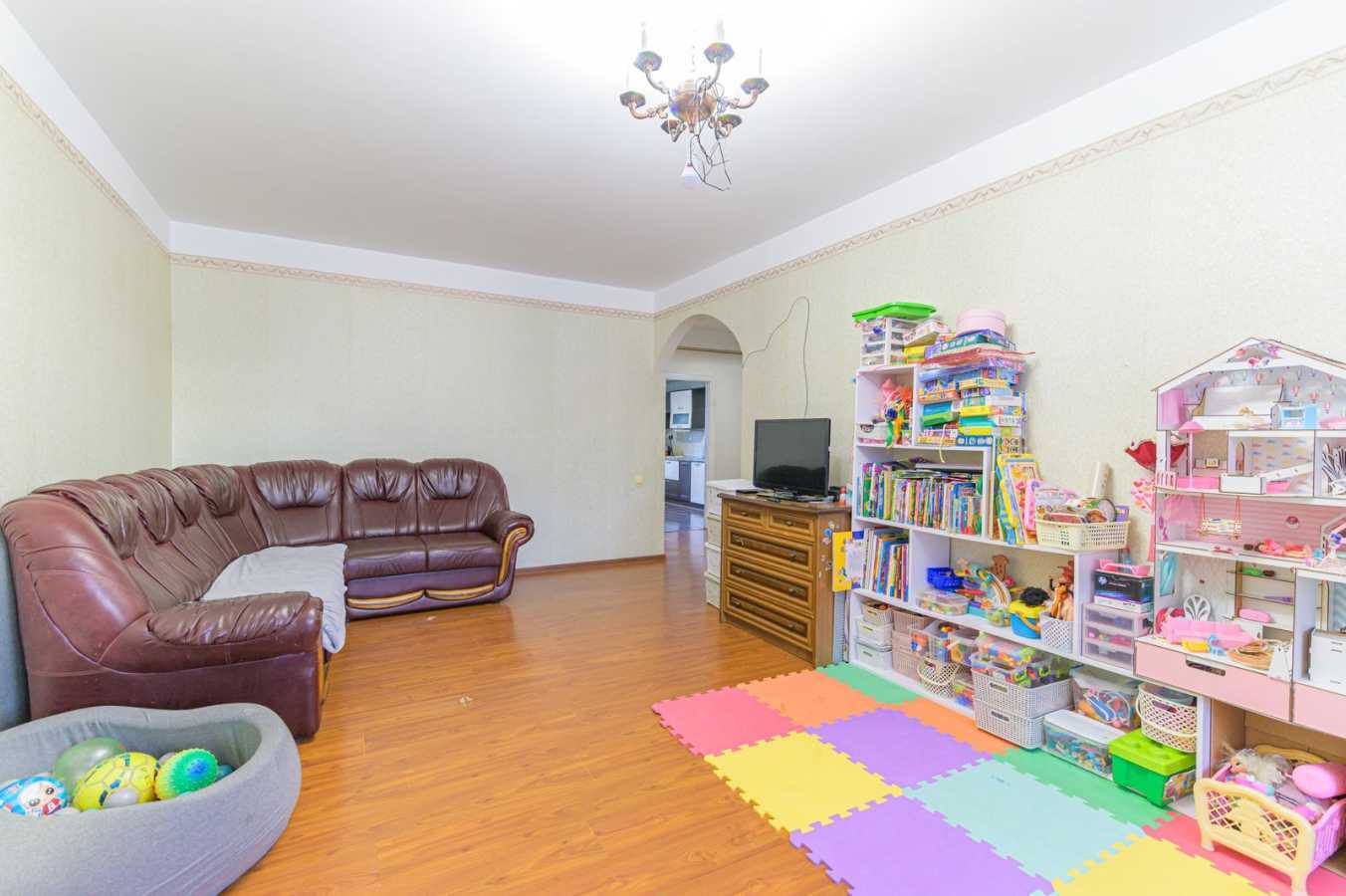 Продажа 3-комнатной квартиры 101 м², Здолбуновская ул., 3Г