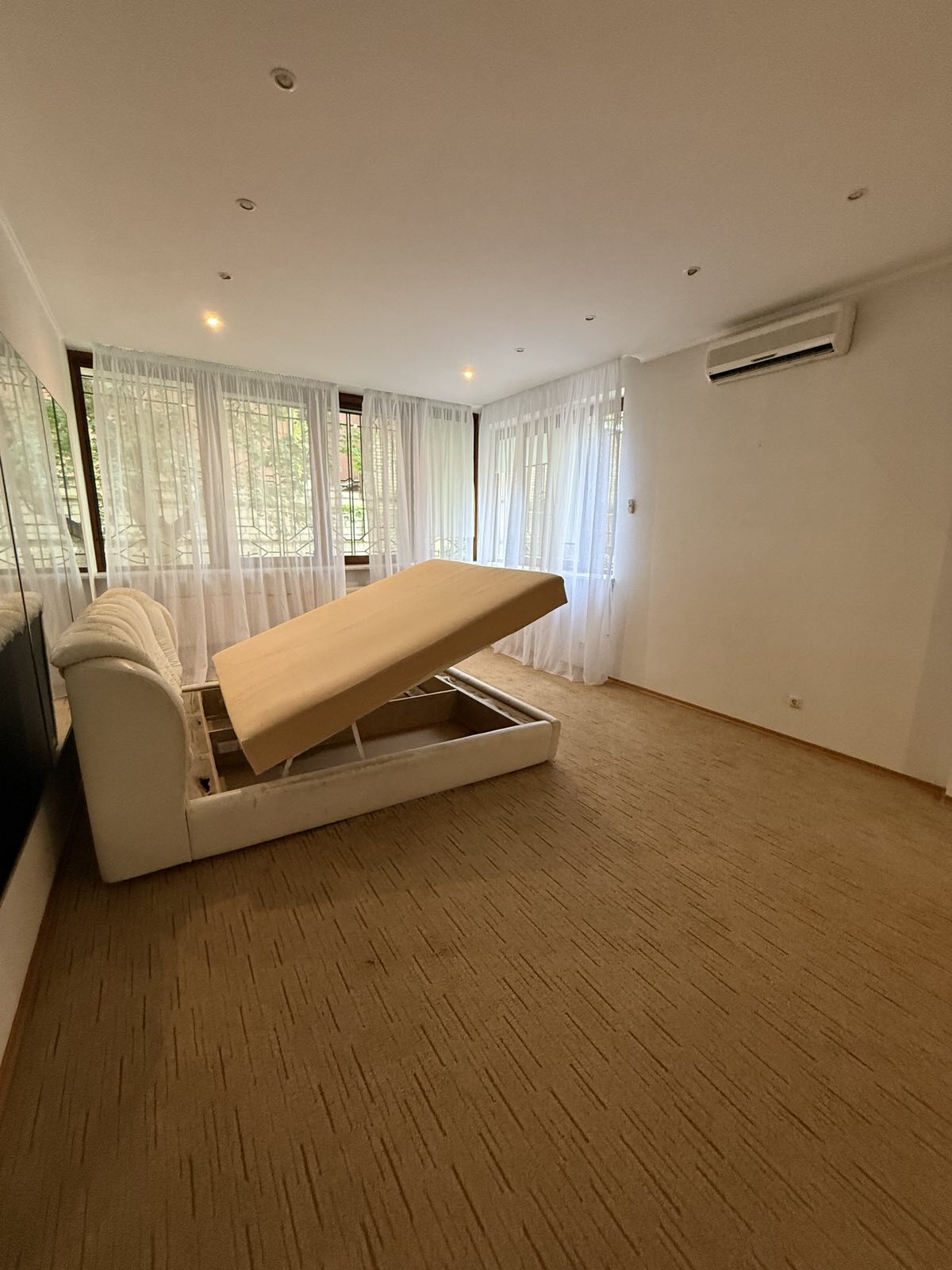 Продажа 3-комнатной квартиры 127 м², Педагогический пер., 3/2