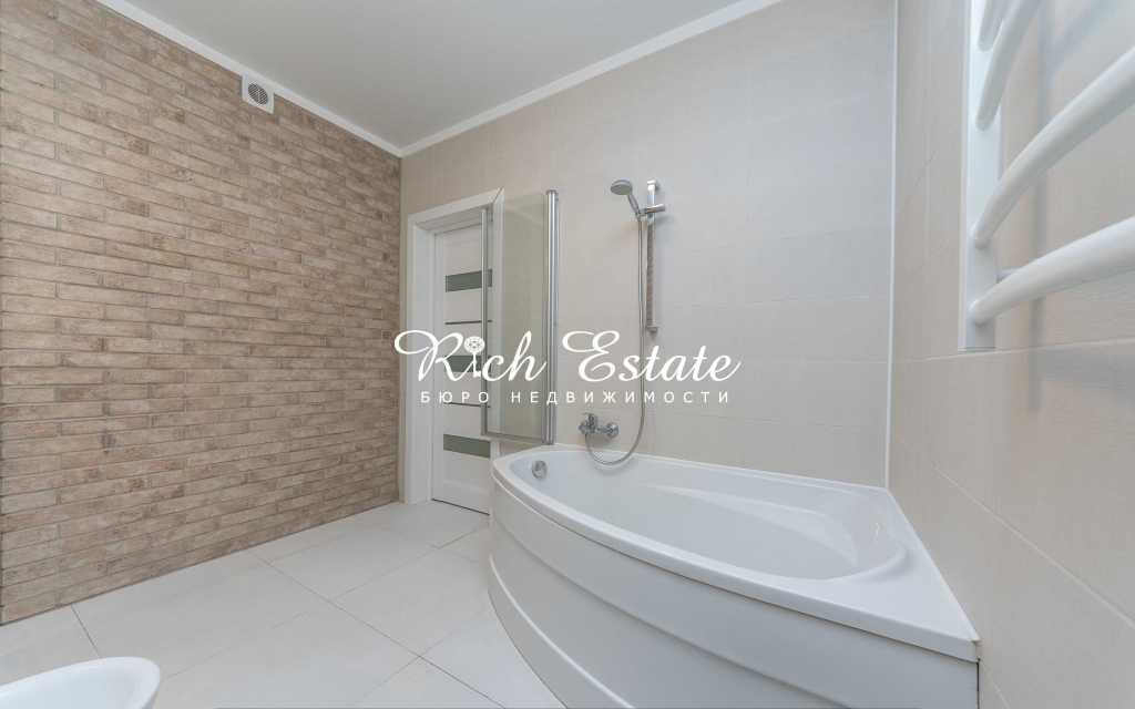 Аренда 3-комнатной квартиры 80 м², Сергея Данченко ул., 30