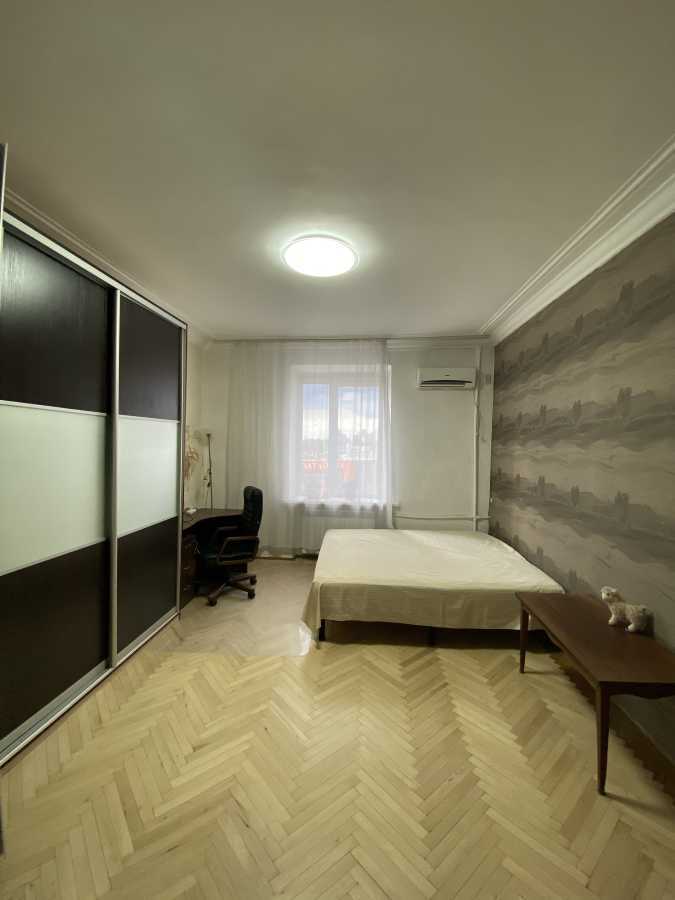 Продажа 3-комнатной квартиры 74 м², Строителей ул., 38/14