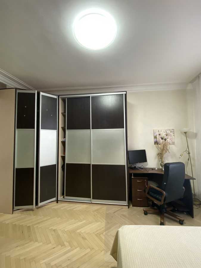 Продажа 3-комнатной квартиры 74 м², Строителей ул., 38/14