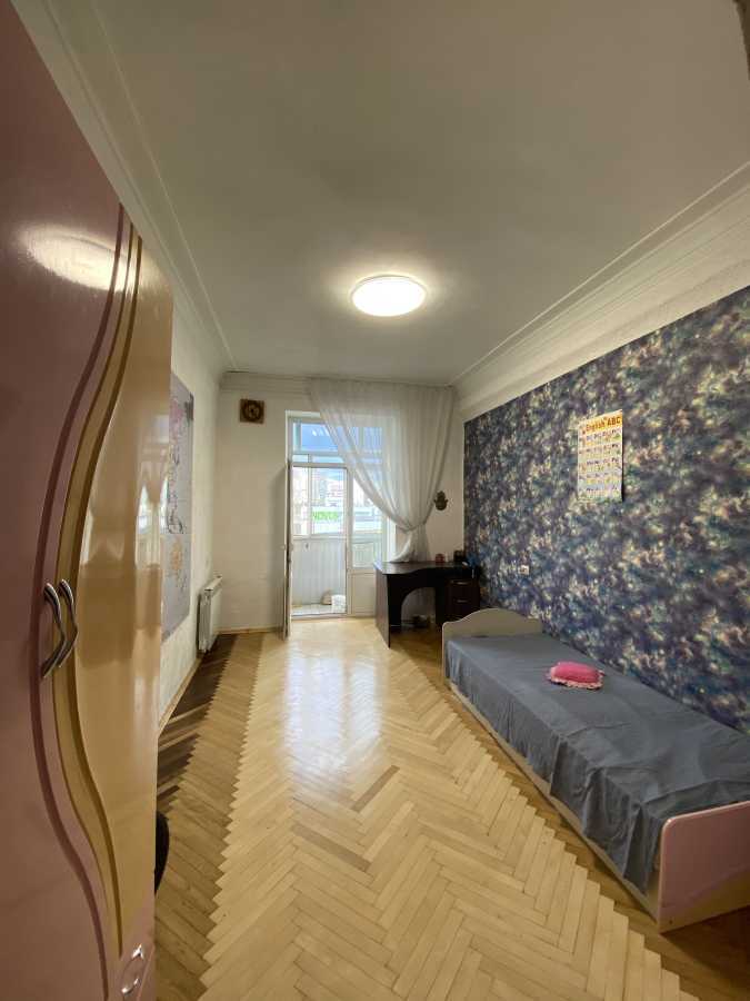 Продажа 3-комнатной квартиры 74 м², Строителей ул., 38/14