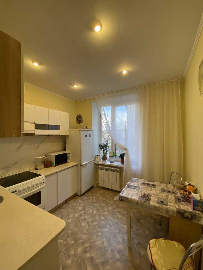 Продажа 3-комнатной квартиры 74 м², Строителей ул., 38/14