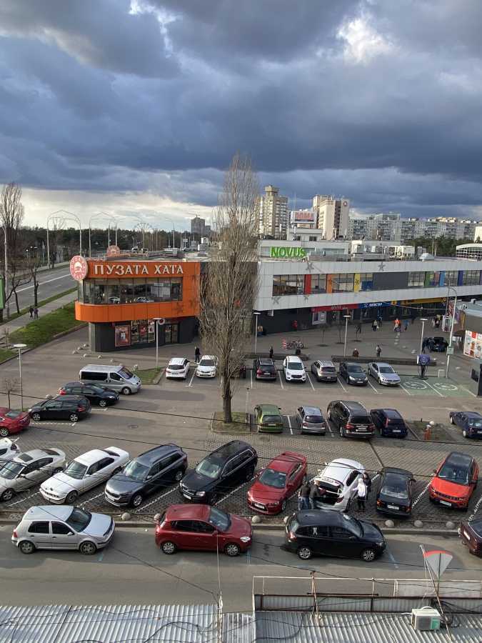 Продажа 3-комнатной квартиры 74 м², Строителей ул., 38/14