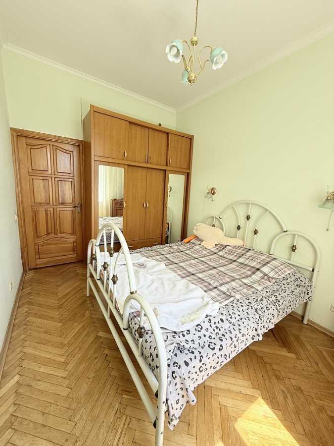 Продажа 3-комнатной квартиры 65 м², Бажова ул., 11/8