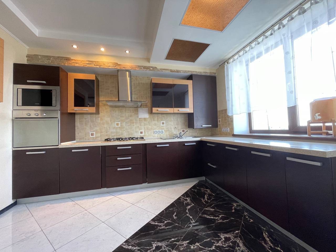 Продажа 3-комнатной квартиры 98 м², Новочерчицкая ул., 27