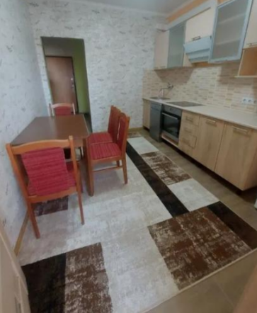 Продаж 1-кімнатної квартири 42 м², Массив Радужный вул.