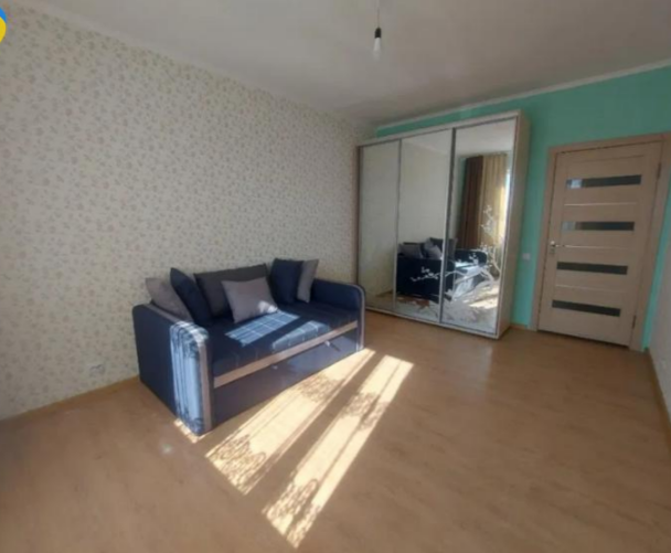 Продаж 1-кімнатної квартири 42 м², Массив Радужный вул.