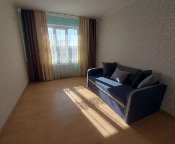 Продаж 1-кімнатної квартири 42 м², Массив Радужный вул.