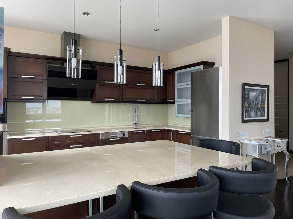 Аренда 3-комнатной квартиры 110 м², Оболонская пл., 1