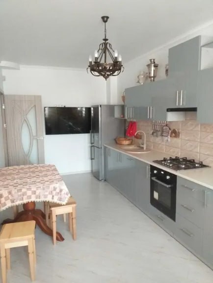 Продаж 2-кімнатної квартири 82.4 м², Інститутський пров.