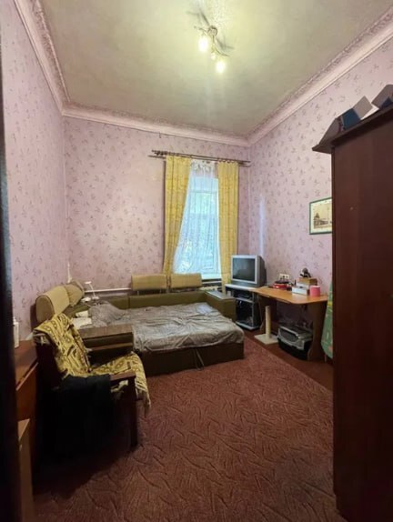 Продаж 2-кімнатної квартири 77.8 м², Привокзальна вул.