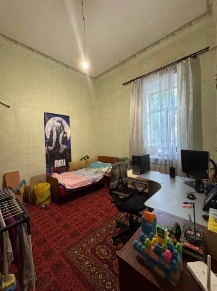 Продаж 2-кімнатної квартири 77.8 м², Привокзальна вул.