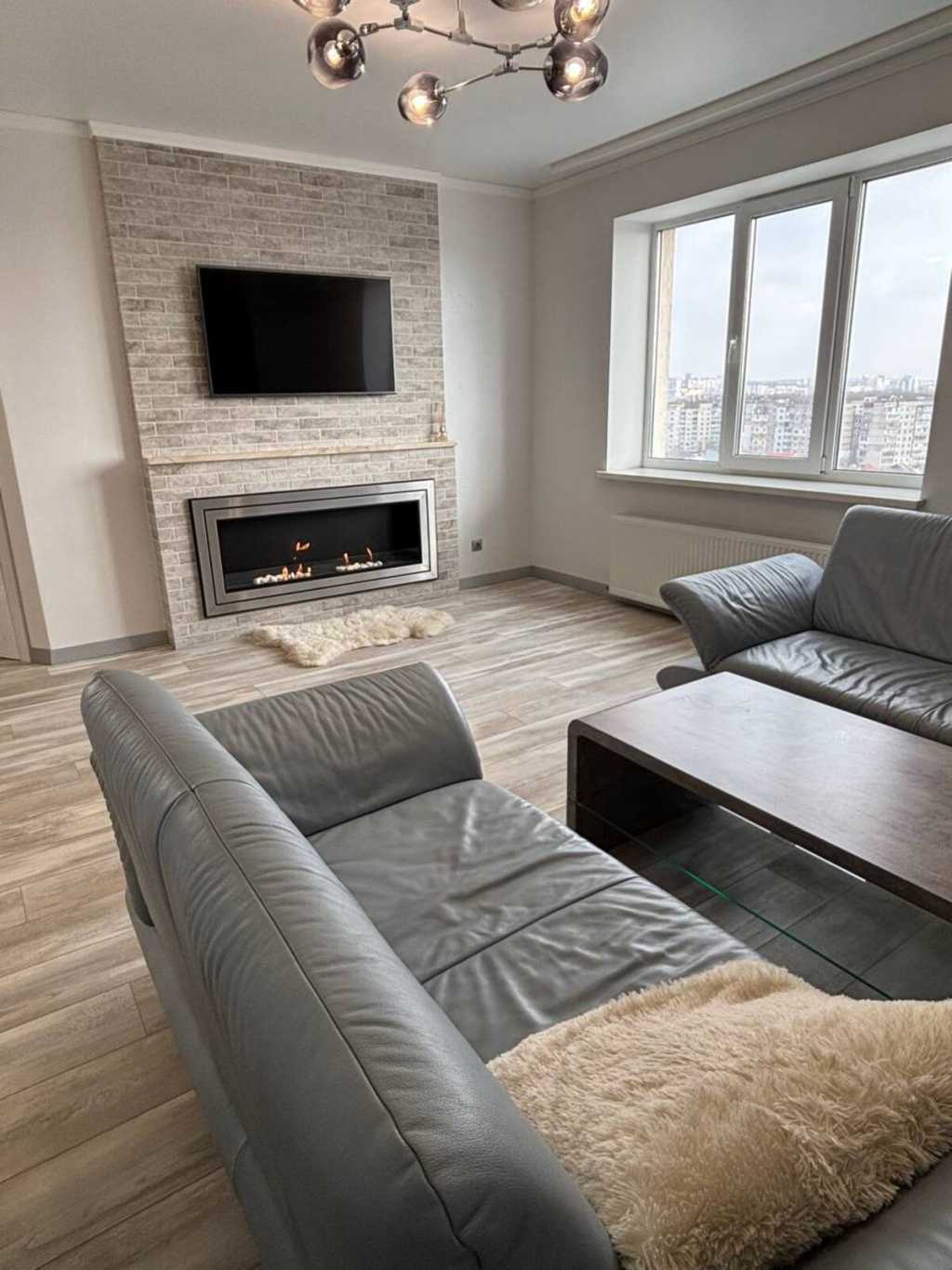 Продаж 3-кімнатної квартири 89.6 м², Вокзальна вул.