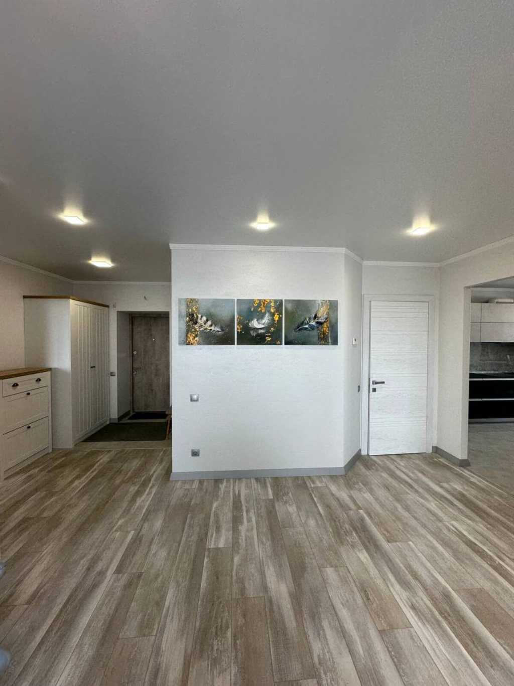 Продаж 3-кімнатної квартири 89.6 м², Вокзальна вул.