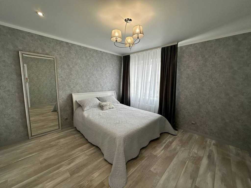 Продаж 3-кімнатної квартири 89.6 м², Вокзальна вул.